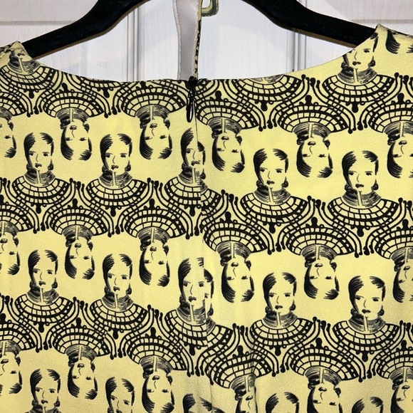 Yellow and black mini 60s dress with belt - Picture 6 of 7